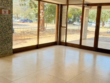 2 Bedroom Flat & Apartment