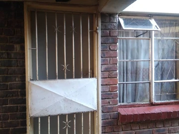 2 Bedroom Flat & Apartment