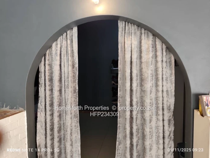 Commercial Property to Let – Mandara