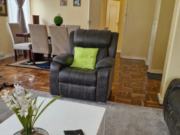 3 Bedroom Flat & Apartment