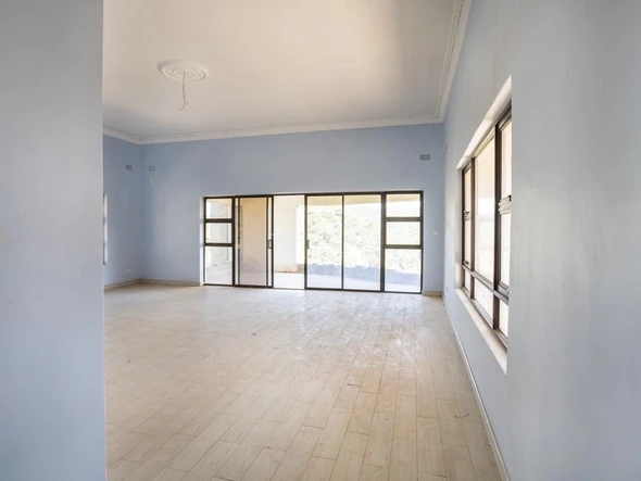 6 Bedroom House