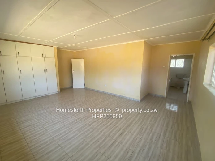 Chegutu Rifle Range house to let 
