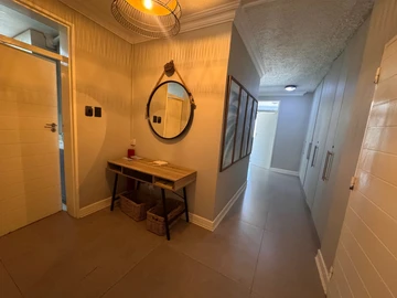 3 Bedroom Flat & Apartment