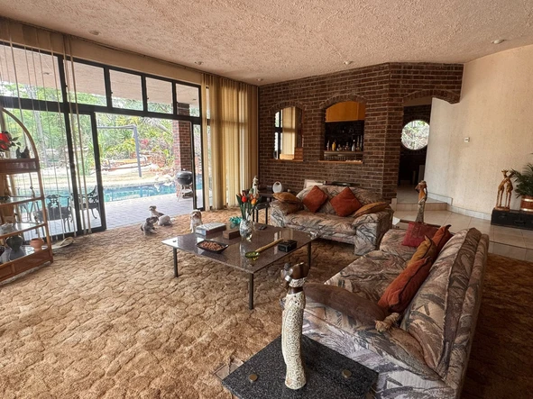 6 Bedroom House