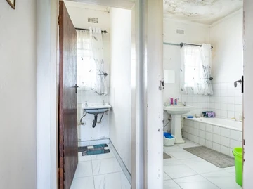 Farm & Agricultural Land