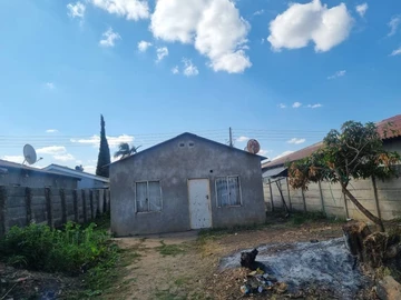 Charming 2-Bedroom Home in Kuwadzana Extension with Essential Utilities