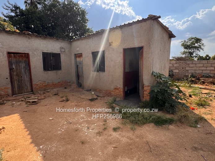 Waterfalls Stand with Cottage for Sale (Sole Mandate)