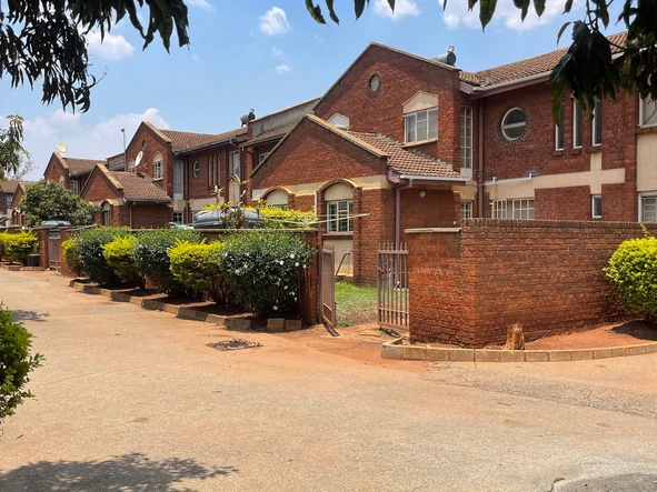 3 Bedroom Flat & Apartment