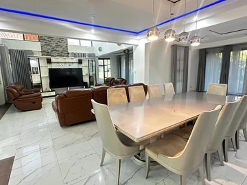 5 Bedroom House