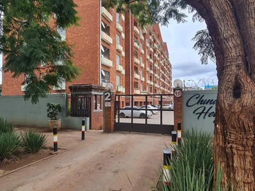 2 Bedroom Flat & Apartment