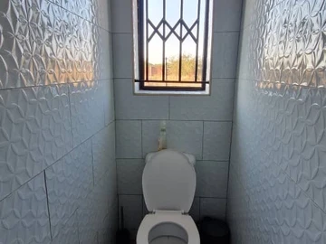 2 Bedroom Flat & Apartment