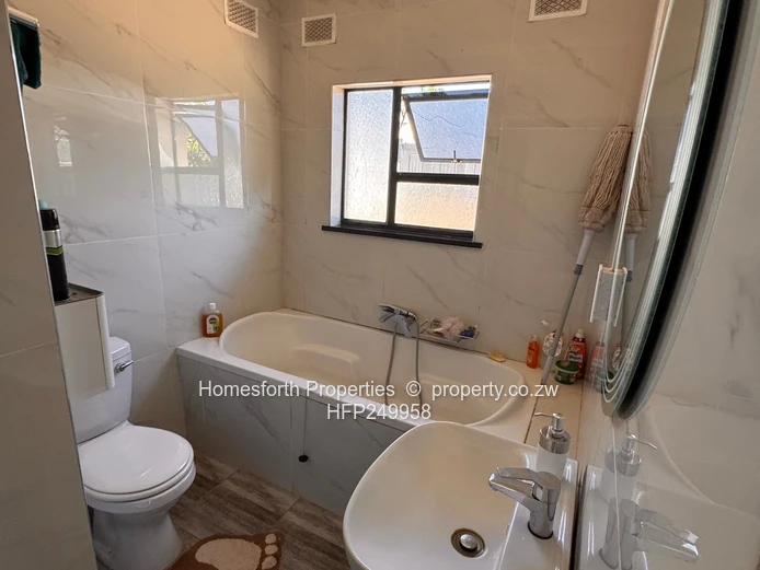 Glen Lorne 3 bed Cottage to Let (own yard)  (Sole Mandate)