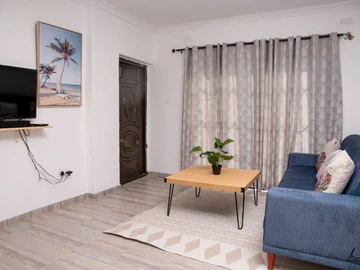 2 Bedroom Flat & Apartment