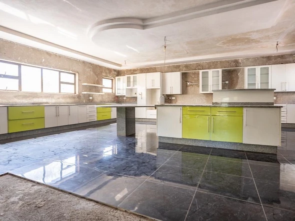 6 Bedroom House