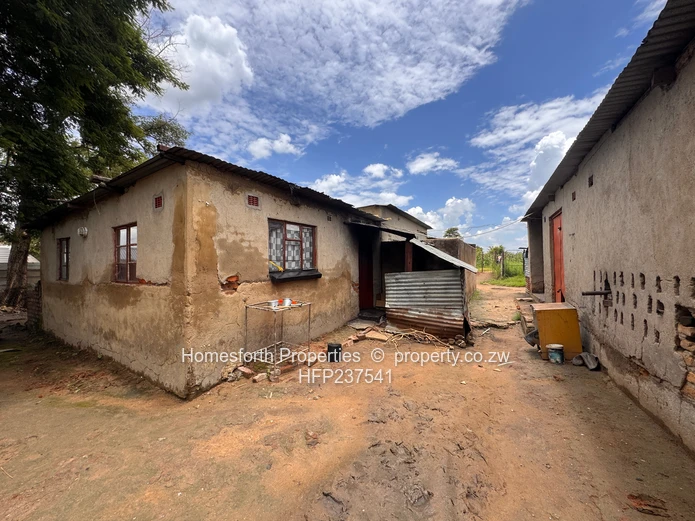 Kintyre Estate Agro Residential Property for Sale (Bulawayo Road) (Sole Mandate)