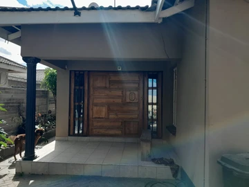 5 Bedroom House