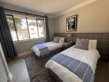 3 Bedroom Flat & Apartment