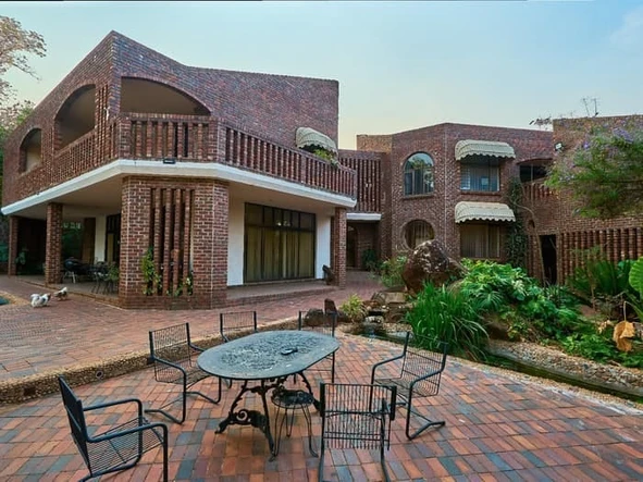 6 Bedroom House