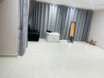 6 Bedroom House