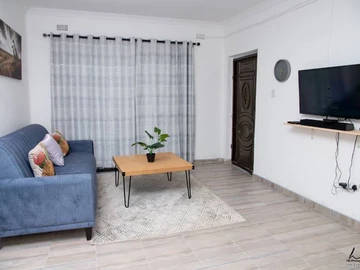 2 Bedroom Flat & Apartment